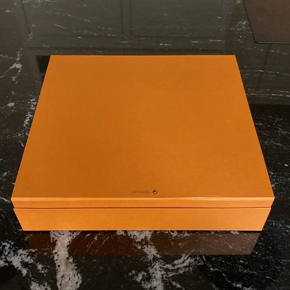 Louis Vuitton Signature Magnetic Box Set with LV Bow and LV Card Inserts - Picture 8 of 12